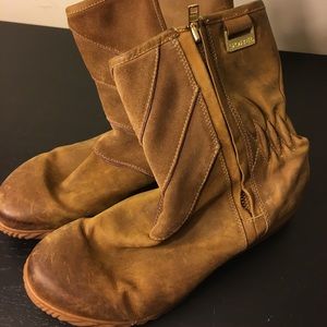 Sorel boots—camel suede. US9